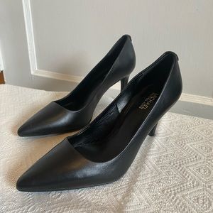 Michael Kors Perfect Black Pumps